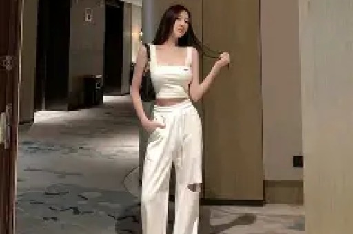 内娱清纯女星偷闯日本拍艳情片被网友当场撞破