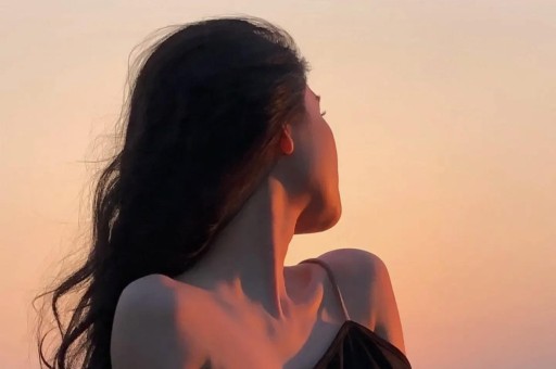 网红直播兜售假大牌 合肥警方当场抓获5名嫌疑人